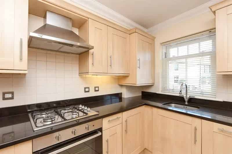 3 Bedroom Townhouse for Sale - Family Home Near Town Centre