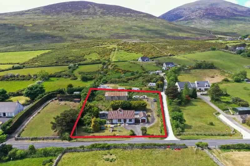 Detached 4-Bed Family Home with Sea Views and Large Shed