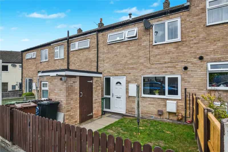 3 Bedroom Mid Terrace House for Sale in Garforth