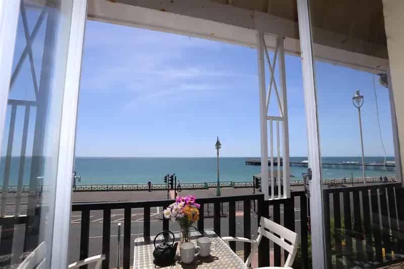 2 Bedroom Seafront Flat to Rent Central Brighton