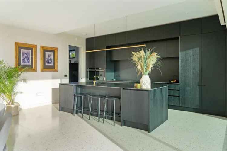 6 Bedroom Detached House for Sale in Roedean