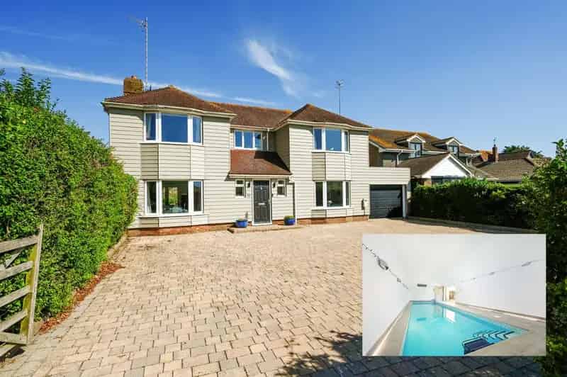 5 Bedroom Detached House with Pool and Gym for Sale