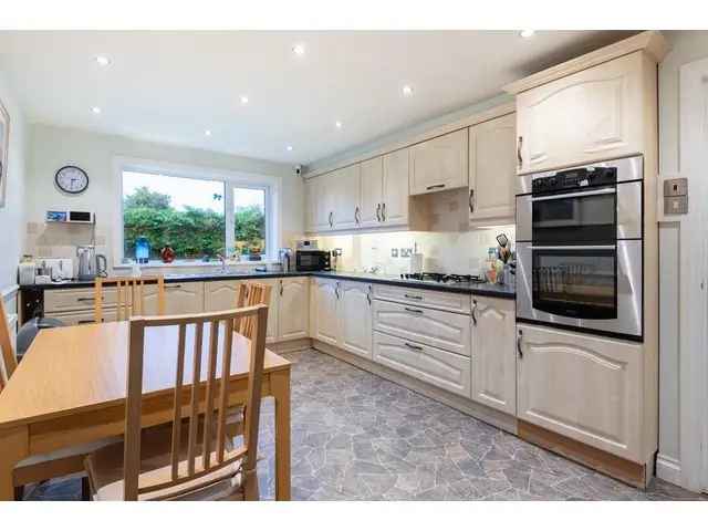 5 bedroom detached house for sale