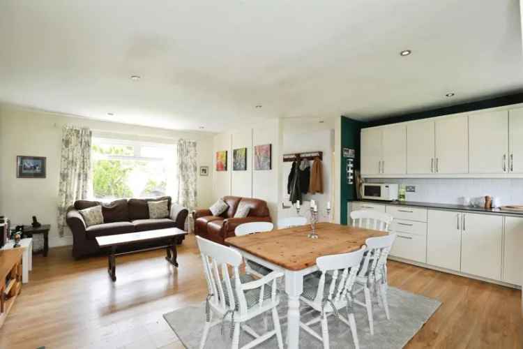 Three Bedroom Detached Bungalow with Garage and Garden
