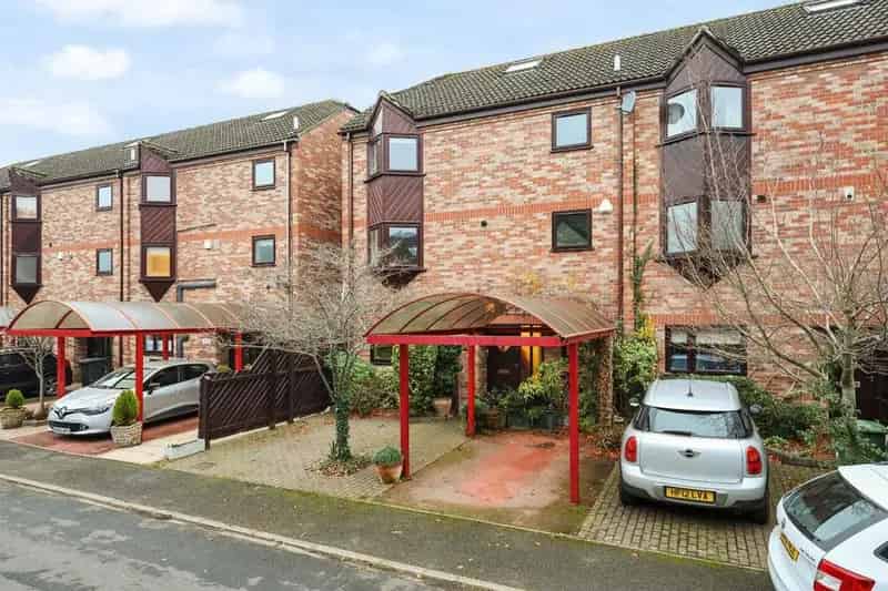 5 Bedroom Terraced House For Sale