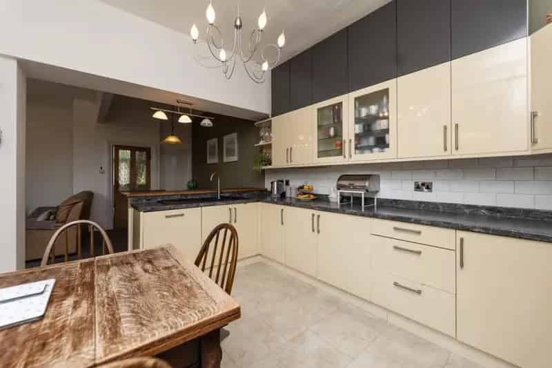 4 Bedroom End Terraced House For Sale Pontefract