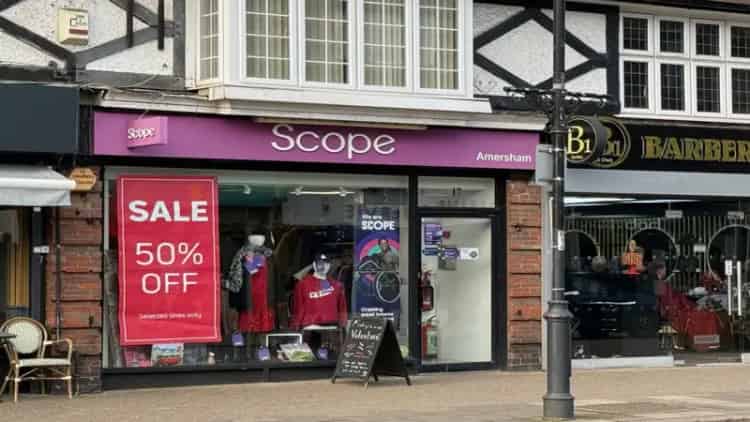 Amersham Retail Unit 785 sq ft Prime Location Near Boots and M&S