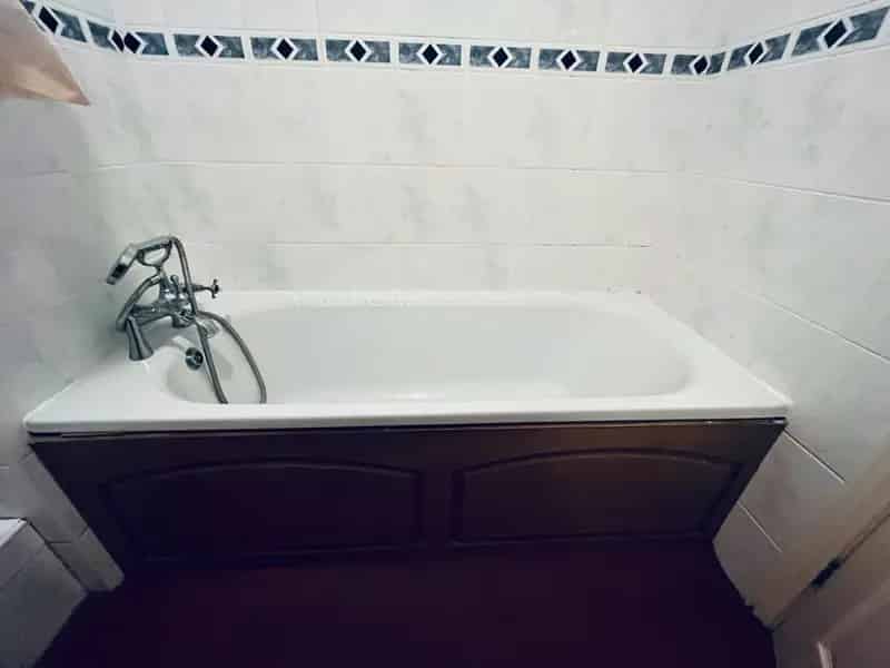 First Floor Apartment Thorpe Road Parking Zero Deposit Available