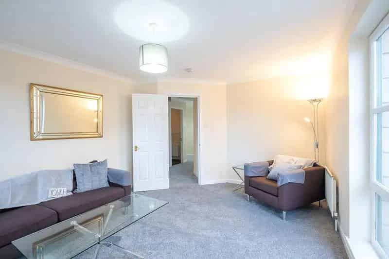 2 Bedroom Furnished Flat to Rent in Edinburgh Silvermills
