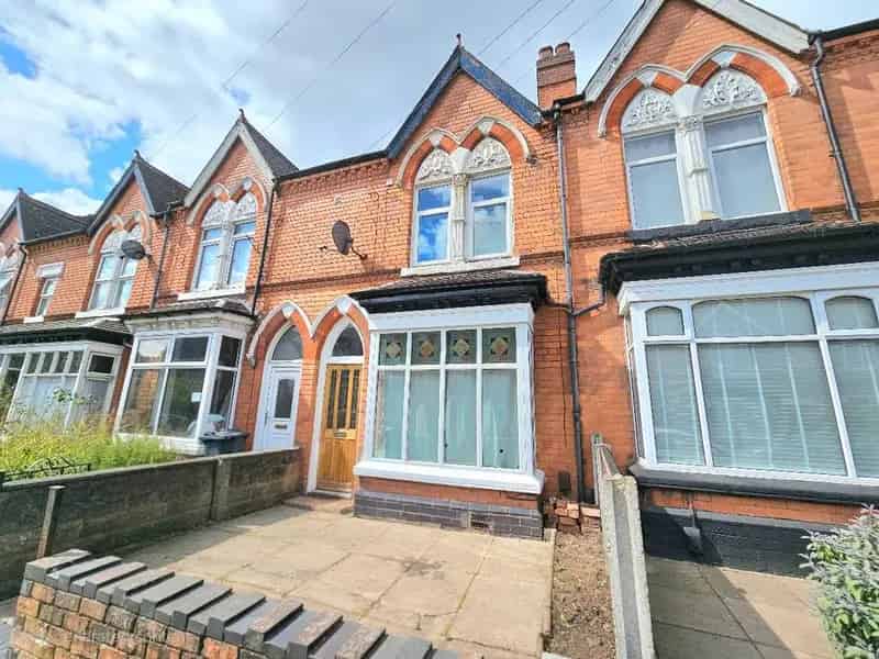 4 Bedroom Terraced House - Excellent Rental Yield Potential