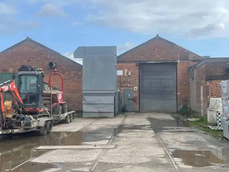 1945 sq ft Light Industrial Unit with Yard - B2 B8