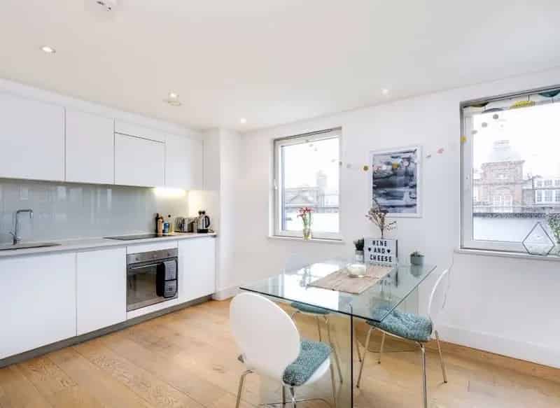 Three Double Bedroom Penthouse Apartment with Wrap-Around Balcony