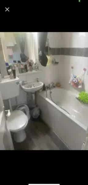 3 Bed Mid Terraced House Driveway Garden