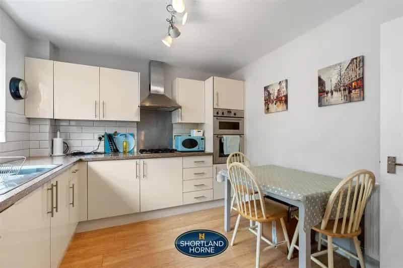 4 Bedroom Semi-Detached House to Rent