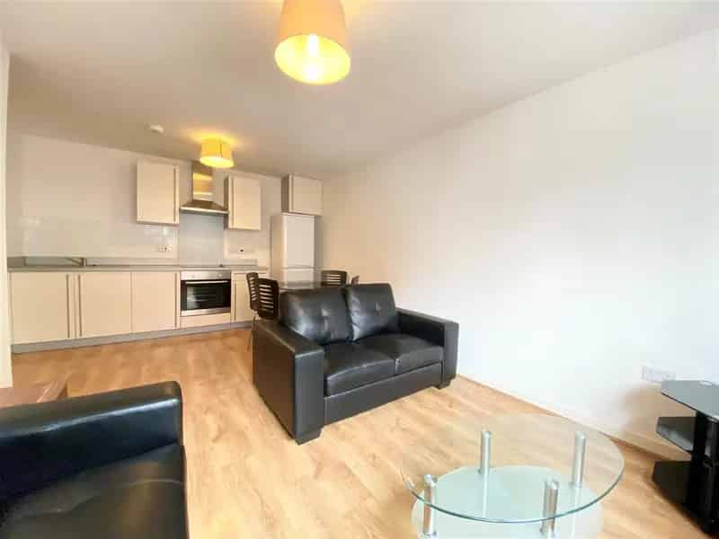 2 Bedroom Apartment Ancoats Manchester July 2025