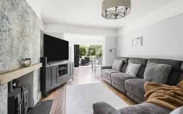 1930s Semi-Detached House in Heathfield with Garden and Garage