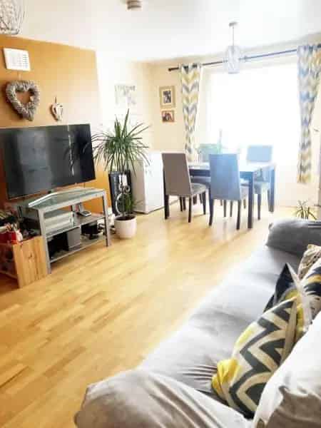 2 Double Bed Basement Flat Swap for 3 Bed in North London