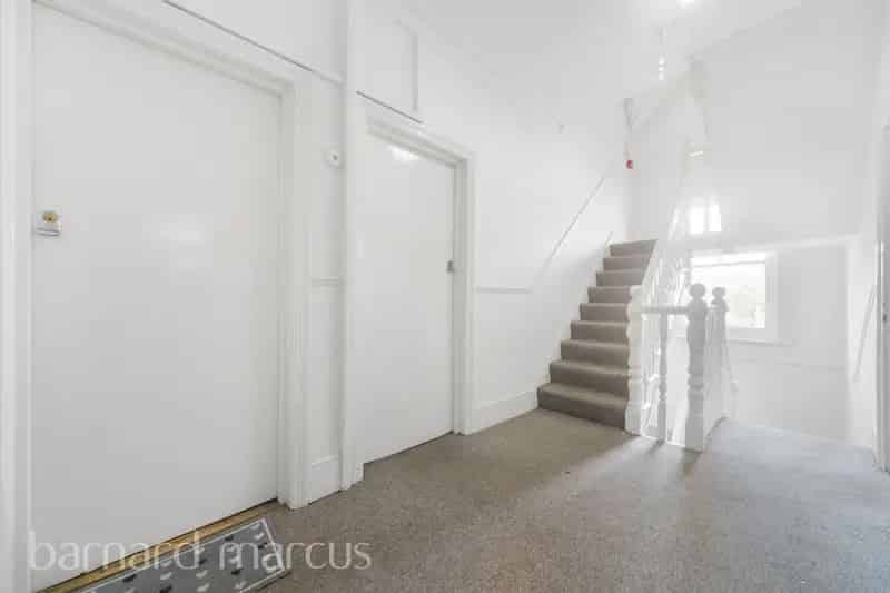 Double Room Near Hampton Court All Bills Included
