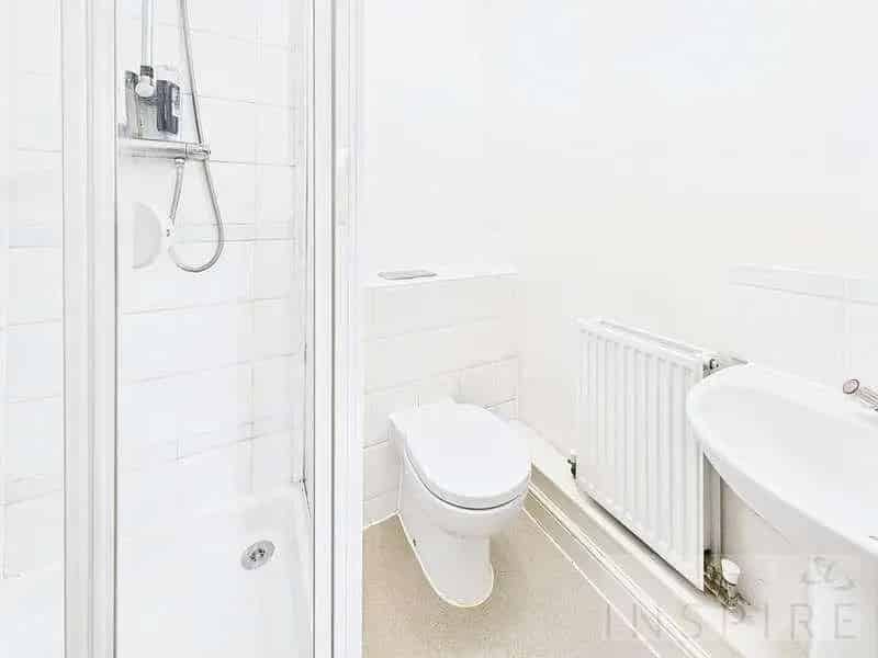 2 Bed Flat for Sale near Crawley Town Centre