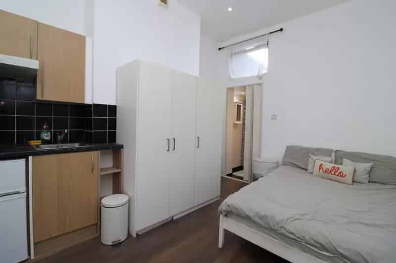 1 Bedroom Studio House to Rent in London
