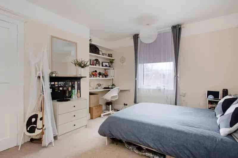5 Bedroom Detached House for Rent in Central Reigate