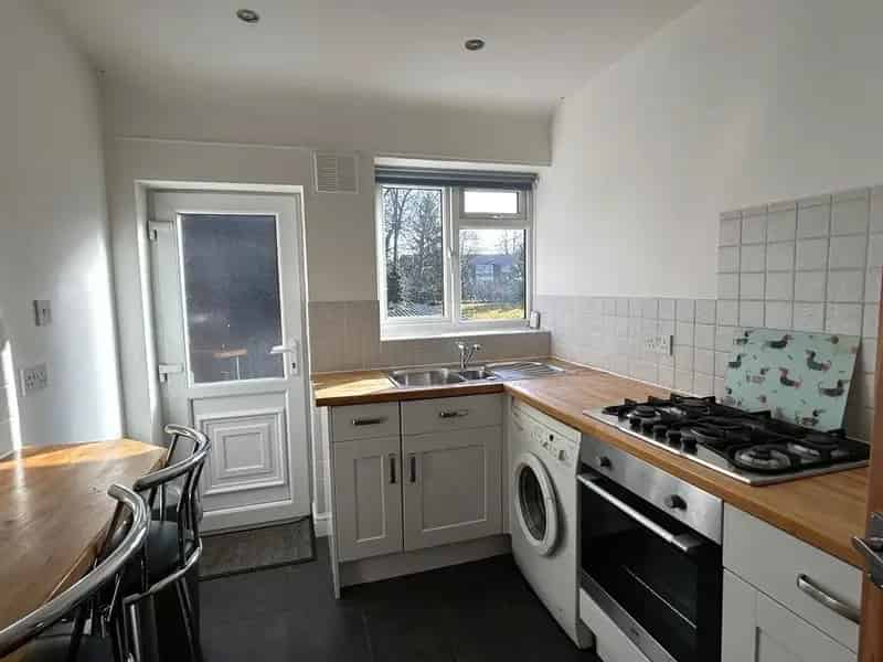 2 Bed Apartment with Private Access and Immaculate Grounds