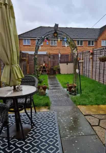 2 Bed Canal House Near Town Centre