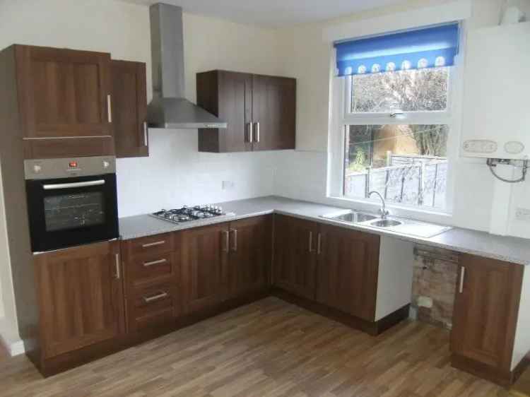 2 Bedroom Mid Terrace House Rothwell West Yorkshire