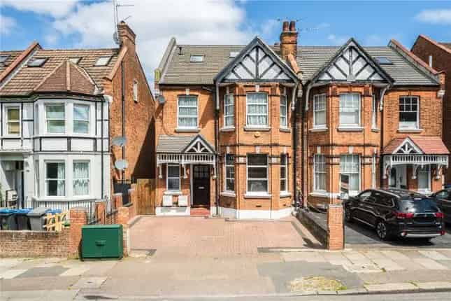 Semi-Detached House for Sale Brondesbury Park London NW2