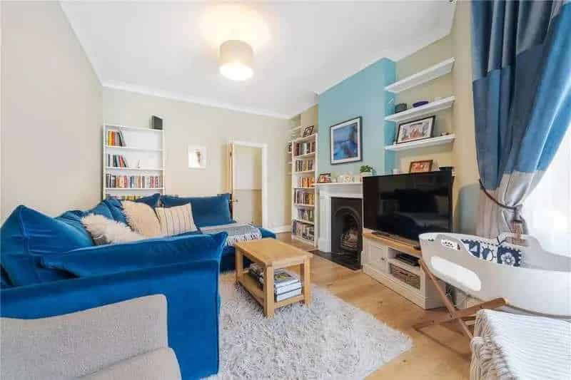 2 Bed Flat for Sale - Spacious, Great Location, Home Office