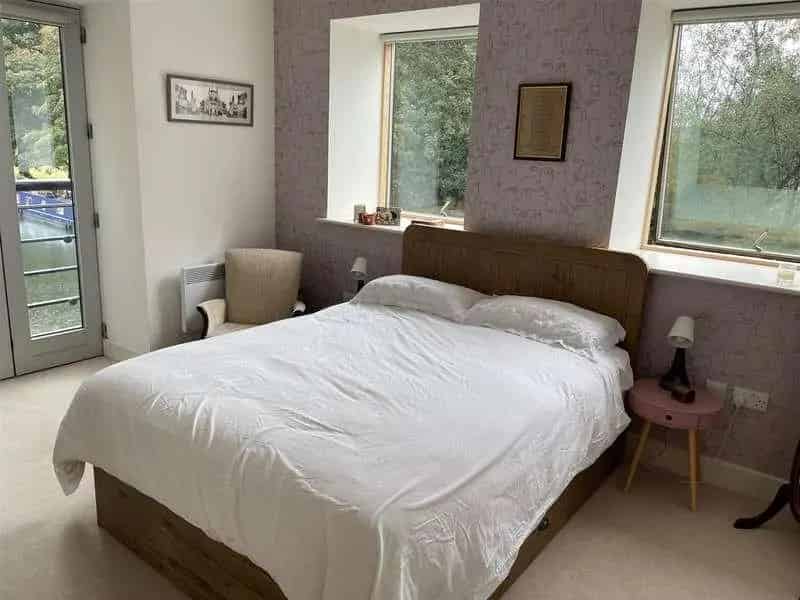 2 Bed Flat for Sale Berkhamsted Canal Views