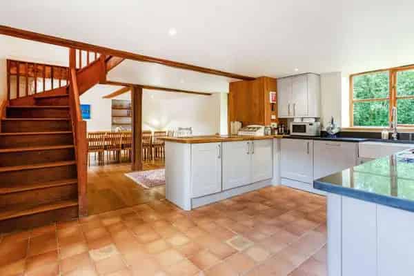 Picturesque Stone Cottage in Herefordshire Countryside