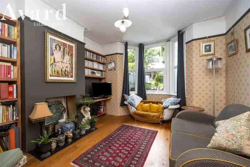 2 Bedroom Victorian Terrace House Brighton For Sale