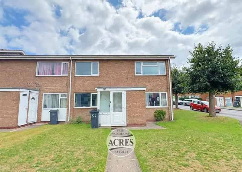 2 Bedroom Maisonette For Sale - No Chain