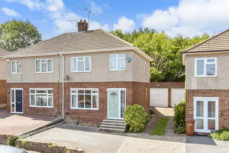 3 Bedroom Semi-Detached House Near Chatham Station
