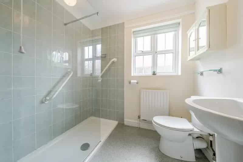 2 bedroom Bungalow
 For Sale 
Total Size: 900 SQ FT
