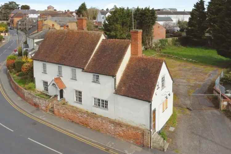 Freehold Grade II Listed Pub with Apartment Near Braintree Station
