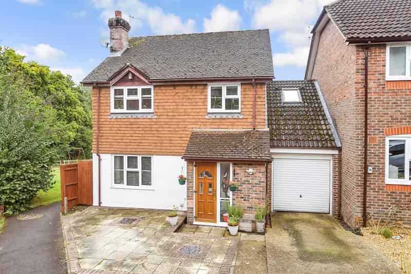 4 bedroom link detached house for sale