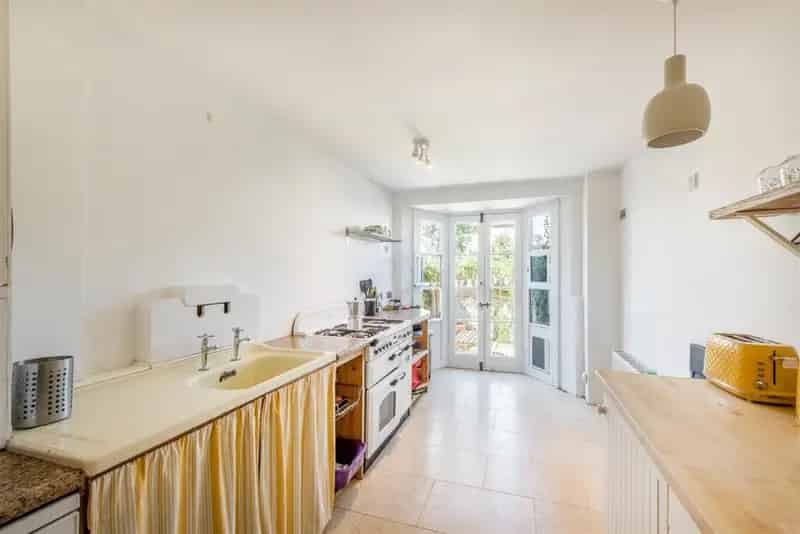 2 Bedroom Maisonette Kemptown Private Garden Street Entrance