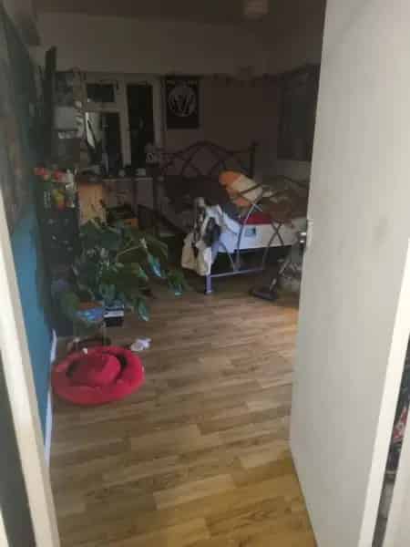 2 Bed First Floor Flat with Private Garden