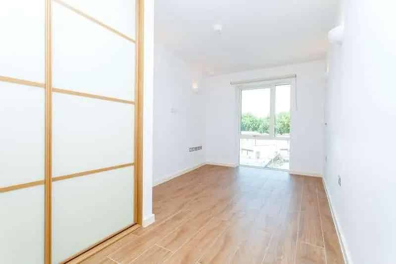 2 Bed Flat for Sale West Green Road Modern Development