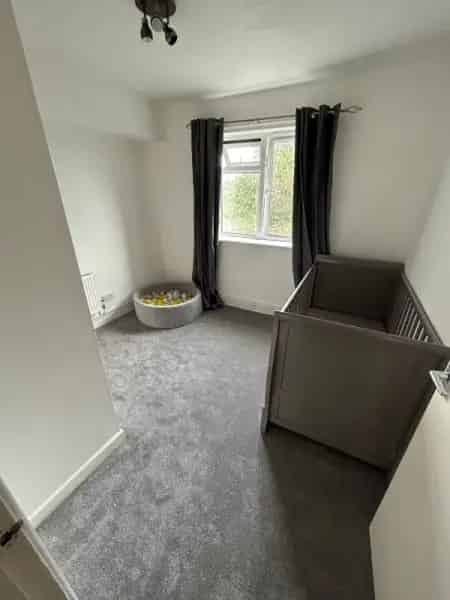 Large 2 Bed Flat Near Amenities