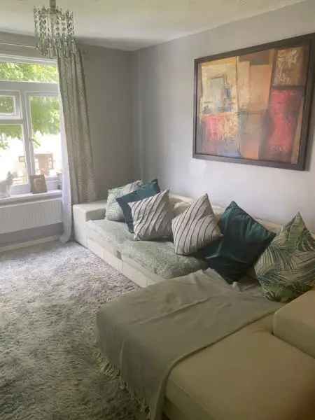 Flat For Rent in Epping Forest, England