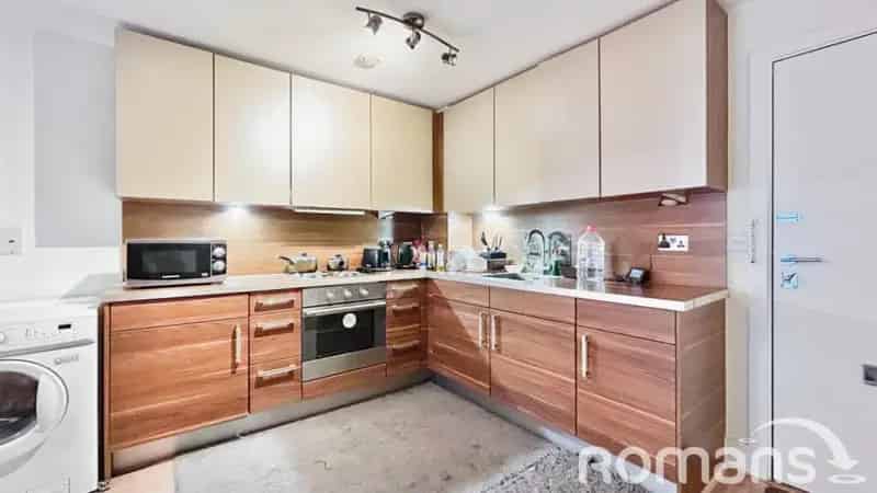 Studio Flat for Sale No Onward Chain Excellent Investment