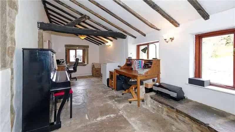 4 Bed Family Home with Inglenook Fireplace and Rural Views