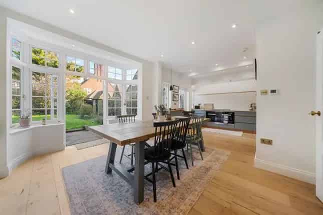 5 Bedroom House for Sale in Hampstead Garden Suburb
