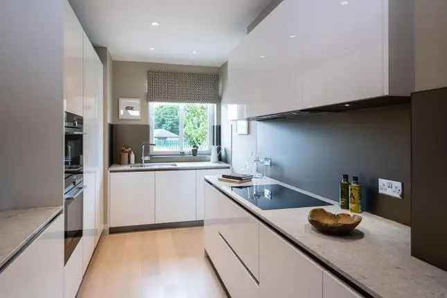 Luxury 4-Bedroom Townhouses Teddington Riverside