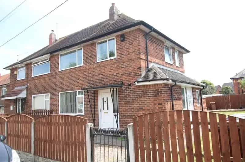 2 Bedroom Semi Detached House Middleton West Yorkshire