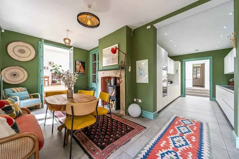 5 Bedroom Detached House for Sale in London