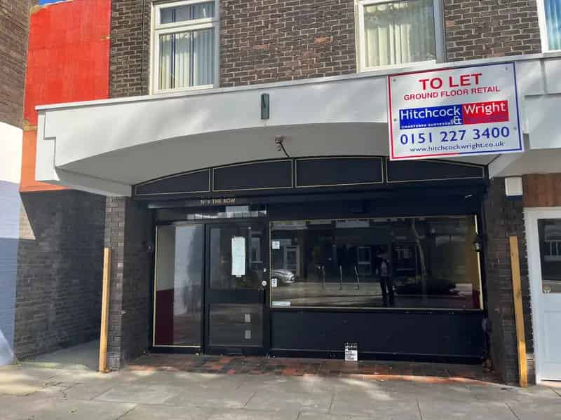 Hoylake Market Street Property: Desirable Seaside Living